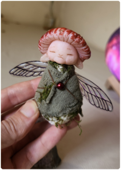 Bebê Fada Cogumelo 1 - Escultura Art Doll Elemental Amanita