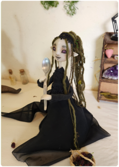 Cassandra, a Bruxa da Cozinha - Art Doll Articulada, Escultura Única