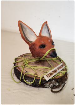 Eco sculpture "Threatened Territory" - Maned wolf asks for help - TerraTundra - Artes Mágicas