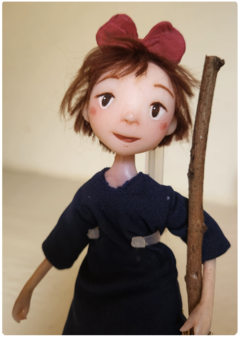 Kiki OOAK Art Doll - Ghibli Fanart, Unique Articulated Sculpture - TerraTundra - Artes Mágicas