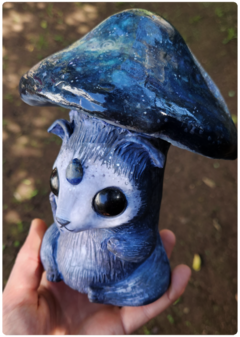 Art Doll LUPIUS, o Cogumelo Cósmico - Eco Escultura única com Lapis Lazuli - TerraTundra - Artes Mágicas