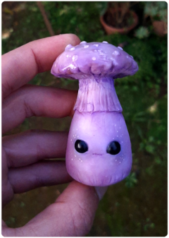 Collectible Miniature: Mushroom Being 03 - Iridescent Pastel | Fungus Art Doll - TerraTundra - Artes Mágicas