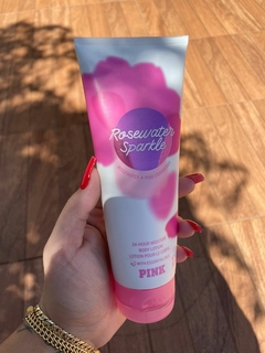 PINK ROSEWATER SPARKLE VICTORIA'S SECRET LOÇÃO CORPORAL HIDRATANTE 236ml - comprar online