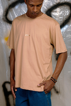 CAMISETA OVERSIZED SPIKE CARAMELO - comprar online