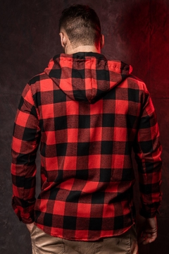 CAMISA MANGA LONGA FLANELADA COM CAPUZ XADREZ VERMELHO PRETO na internet