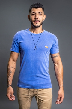 CAMISETA ESTONADA AZUL CÉU - Estilo Ráfia