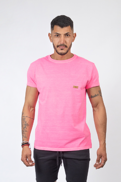 CAMISETA ESTONADA ROSA NEON - Estilo Ráfia