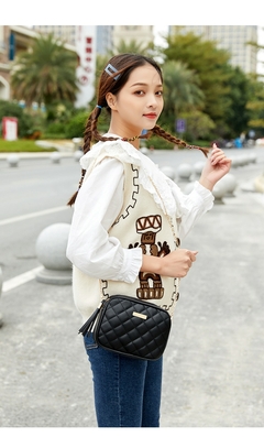 #113 - 2022 Tassel Small Messenger Bag For Women Trend Lingge Embroidery Camera Female Shoulder Bag Fashion Chain Ladies Crossbody Bags - loja online