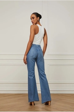 Calça jeans Flare Resinada - comprar online