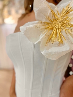 Vestido Curto ombro único com flor - comprar online