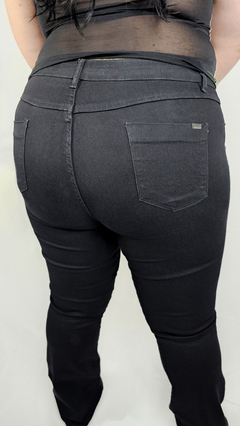 Calça Jeans Preta Flare Vizzy Plus Size - loja online