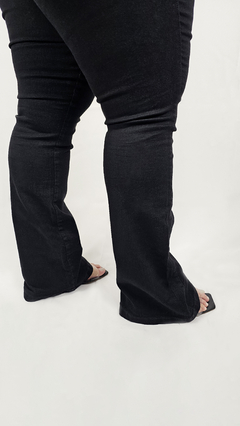 Imagem do Calça Jeans Preta Flare Vizzy Plus Size