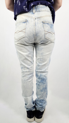 Calça Jeans Feminina Destroyed Lavagem Clara - loja online