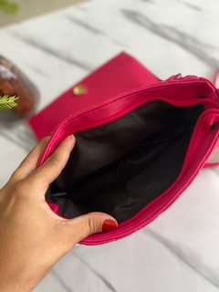 Bolsa Flora Feminina Matelassê Com Alça de Corrente na internet