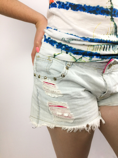 Shorts Jeans Feminino Destroyeds Spikes na internet