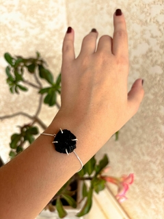 Pulseira com Garra de Pedra Bruta Turmalina Negra