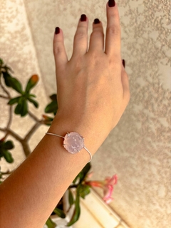 Pulseira com Garra de Quartzo Rosa