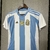 Kit Infantil Argentina Home 24/25 - Azul e Branco, ideal para os pequenos torcedores, confortável e estiloso, perfeito para os jogos da seleção, para os amantes de futebol, com as cores da Argentina, tamanho 24/25, camisa e calção, material de qualidade, 