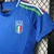 Camisa feminina oficial da seleção italiana de futebol Modelo 24/25 comemorativo para torcedores Cor azul vibrante e design moderno Feita com materiais de alta qualidade Perfeita para torcer pela Itália em jogos importantes Disponível em diversos tamanhos