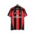 1. Camisa oficial do Milan, 2. Design retro inspirado na temporada 10/11, 3. Para torcedores apaixonados, 4. Cores tradicionais vermelho e preto, 5. Confeccionada em material de qualidade, 6. Perfeita para jogos e eventos, 7. Tamanho masculino, 8. Estampa