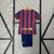 Kit Infantil Barcelona Home 13/14 Retrô - Camisa retrô do Barcelona para crianças - Uniforme infantil do Barcelona - Azul e grená: as cores do Barça - Estilo e tradição no kit infantil do Barcelona - Conforto e qualidade para os pequenos torcedores - Idea