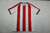 Camisa oficial do Stoke City para torcedores masculinos, Modelo Home 24/25 nas cores vermelho e branco, Produzida com materiais de alta qualidade, Perfeita para demonstrar seu amor pelo time, Design moderno e estiloso, Tecido leve e confortável, Ideal par