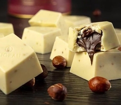 Lata Bombom de Chocolate Belga Branco Zero Açúcar - Avelã - 10 bombons - 200g - Luckau - comprar online