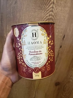 BOMBOM DE CHOCOLATE HAOMA - BOMBOM DE CHOCOLATE DE ORIGEM 56% CACAU COM RECHEIO DE CREME DE AMENDOIM - 200g