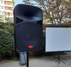 Arriendo Parlante Activo 15 Pulgadas 250 Watts Karaoke con Micrófono y Pedestal de Atril