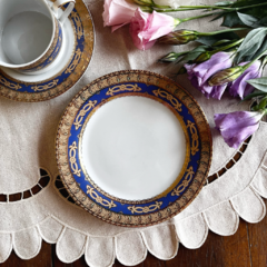 TRÍO DE TÉ ESTILO VERSACE EN AZUL Y ORO DE PORCELANA en internet