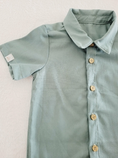 Camisa de botão em linho, verde esmeralda - comprar online