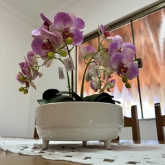 Arranjo de orquídeas rosa em vaso de cerâmica para mesa - comprar online