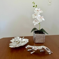 Kit decorativo completo prata com orquídea e leopardo e prato folha