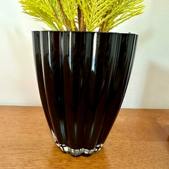 Vaso decorativo de vidro preto com folhagem samambaia na internet