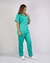 Imagem do pijama cirúrgico para médicos veterinários em tecido Oxford 100% Poliéster, na cor verde jade, composto por blusa e calça. Ideal para profissionais que buscam conforto e durabilidade em sua rotina de trabalho.