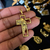 PINGENTE CRUCIFIXO VAZADO COM JESUS (M) 3,9x2,2CM BANHADO A OURO 18K - comprar online