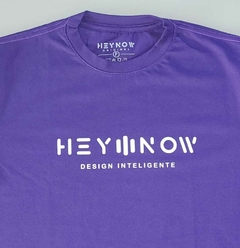 Camiseta Street roxa com logo grande. - HeyNow