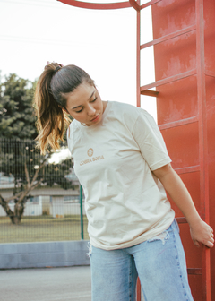 CAMISETA LOGO BASIC BEIGE - comprar online