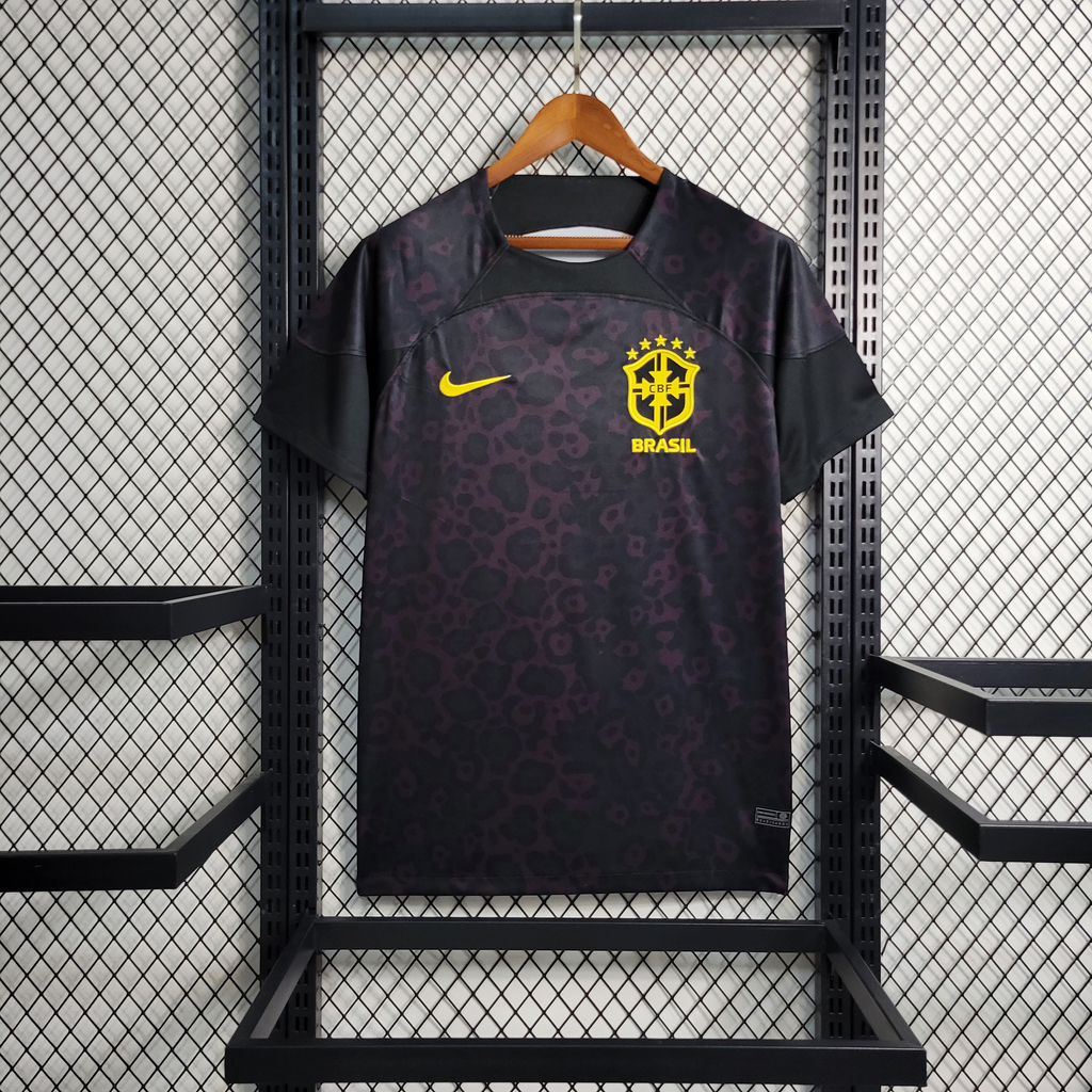 Camisa Nike Brasil I Copa 2002 autografada Luizão