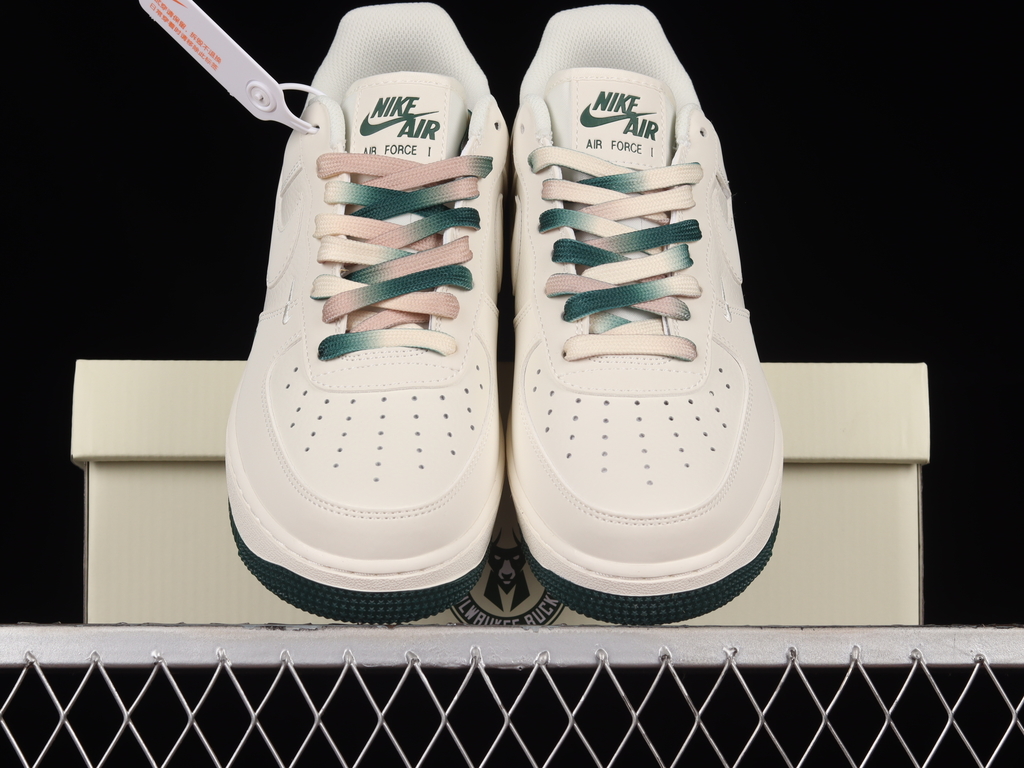 Nike Air Force 1 NBA Milwaukee Bucks Snapped