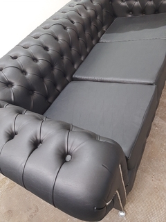 Imagen de Sillón Chesterfield Talampaya simil cuero