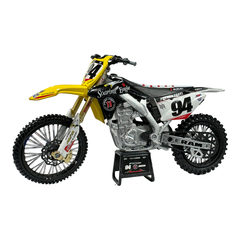 Moto a Escala RMZ 450 - Modelo del Corredor Ken Roczen 1:12 de Colección - New Ray Toys