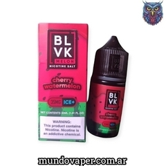 Botella de sales de nicotina BLVK con sabor a sandía y cereza, 30ml de contenido y 35mg de nicotina.