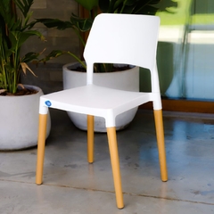 Imagen de Mesa Milan con cuatro sillas
