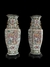 Cia das Índias, elegante par de vasos sextavados, Mandarim, China séc. XIX, decorados com vários