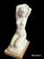 J. de Angelis, escultura de mármore carrara representando modelo, nu artístico feminino, 1952. Medida 56 cm.