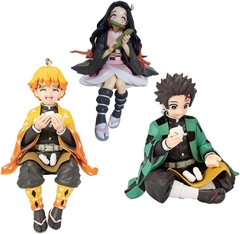 Kit de 4 figuras de 15 cm de pèrsonajes de Demon Slayer sentados comiendo en internet