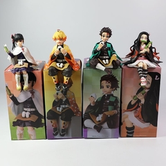 Kit de 4 figuras de 15 cm de pèrsonajes de Demon Slayer sentados comiendo