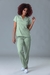 PIJAMA CIRÚRGICO GABARDINE VERDE FEMININO - GOLA V - NAMASTÊ - comprar online