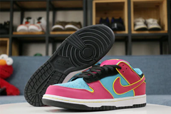 Nike SB Dunk Low Sra. Pacman (2022) na internet